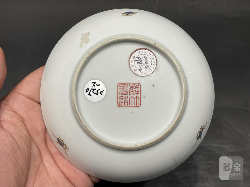 清嘉庆 料彩徽章盘两只 - 图11